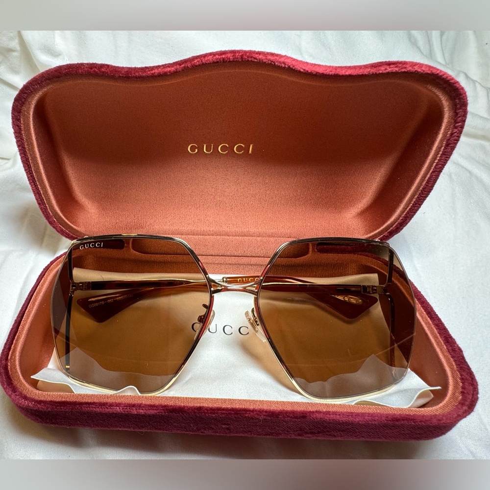 Gucci Sunglasses GG0817S 65mm with gold/brown lens. - Picture 3 of 7